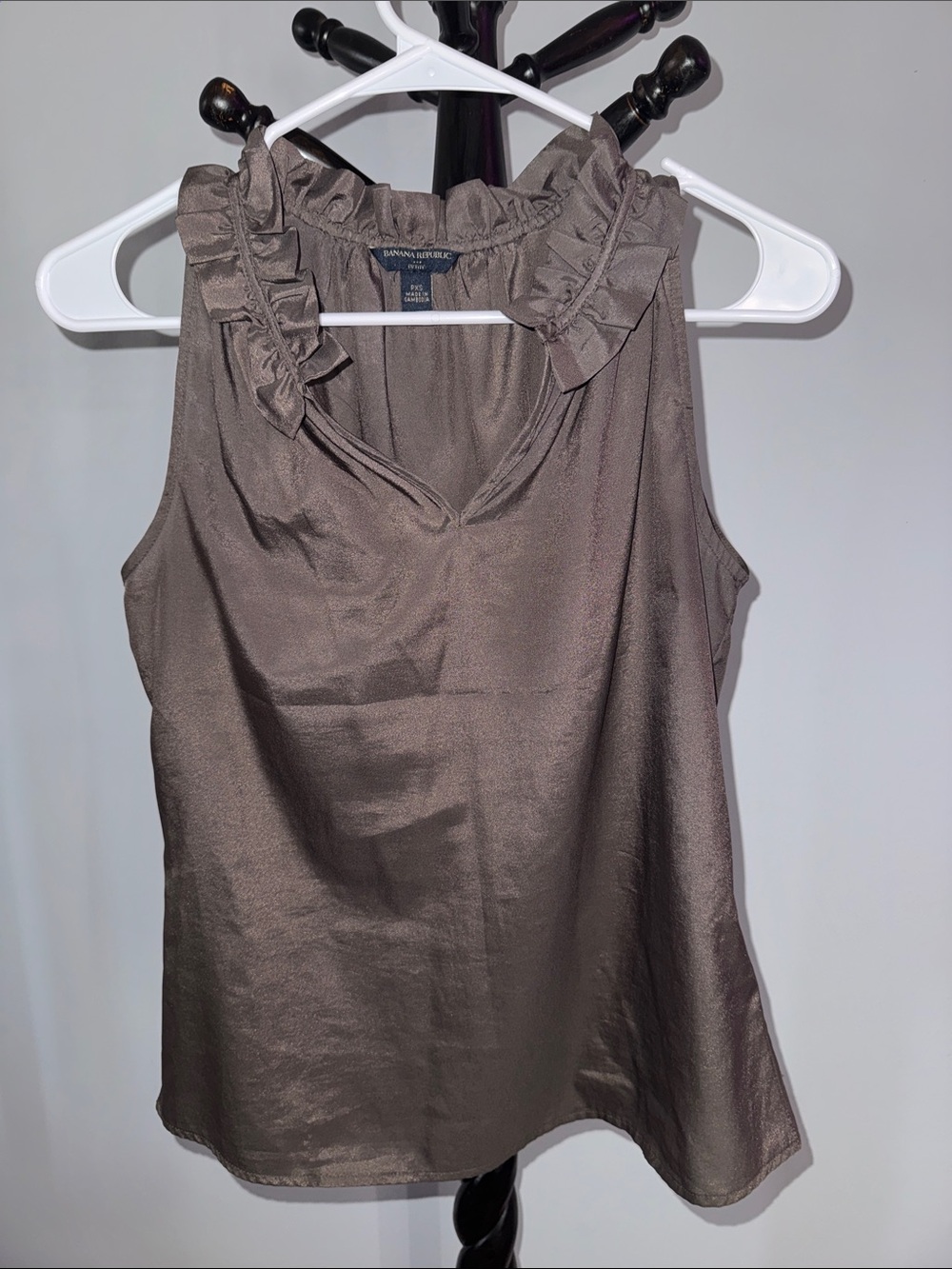 Banana Republic Olive Ruffle-Neck Sleeveless Camisole 5.T